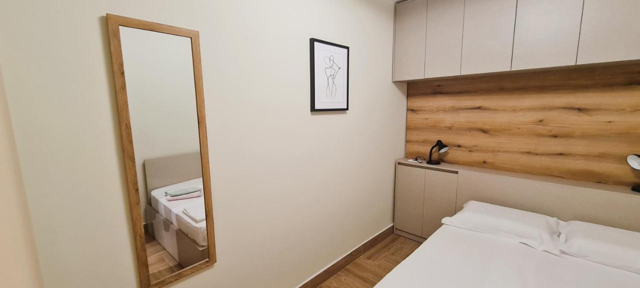 2V1 - Center Apartment 4 Tirana Exteriör bild